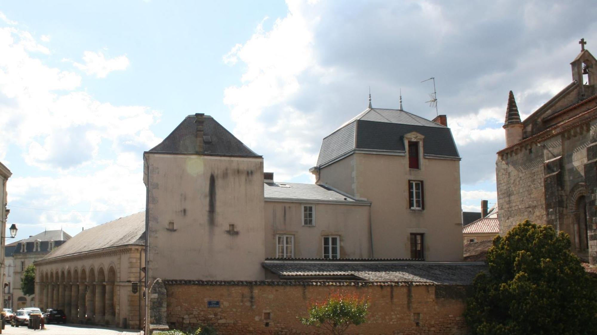 Les Nuits D'Aldearde Apartment Airvault Exterior foto